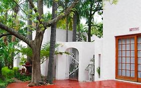 Ronique'S Guest House